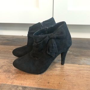 Glaze side zipper ankle booties